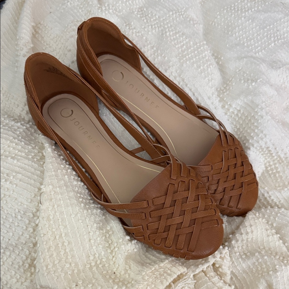 Journee Collection Women's Brown Woven Flats size 8.5 NWOT